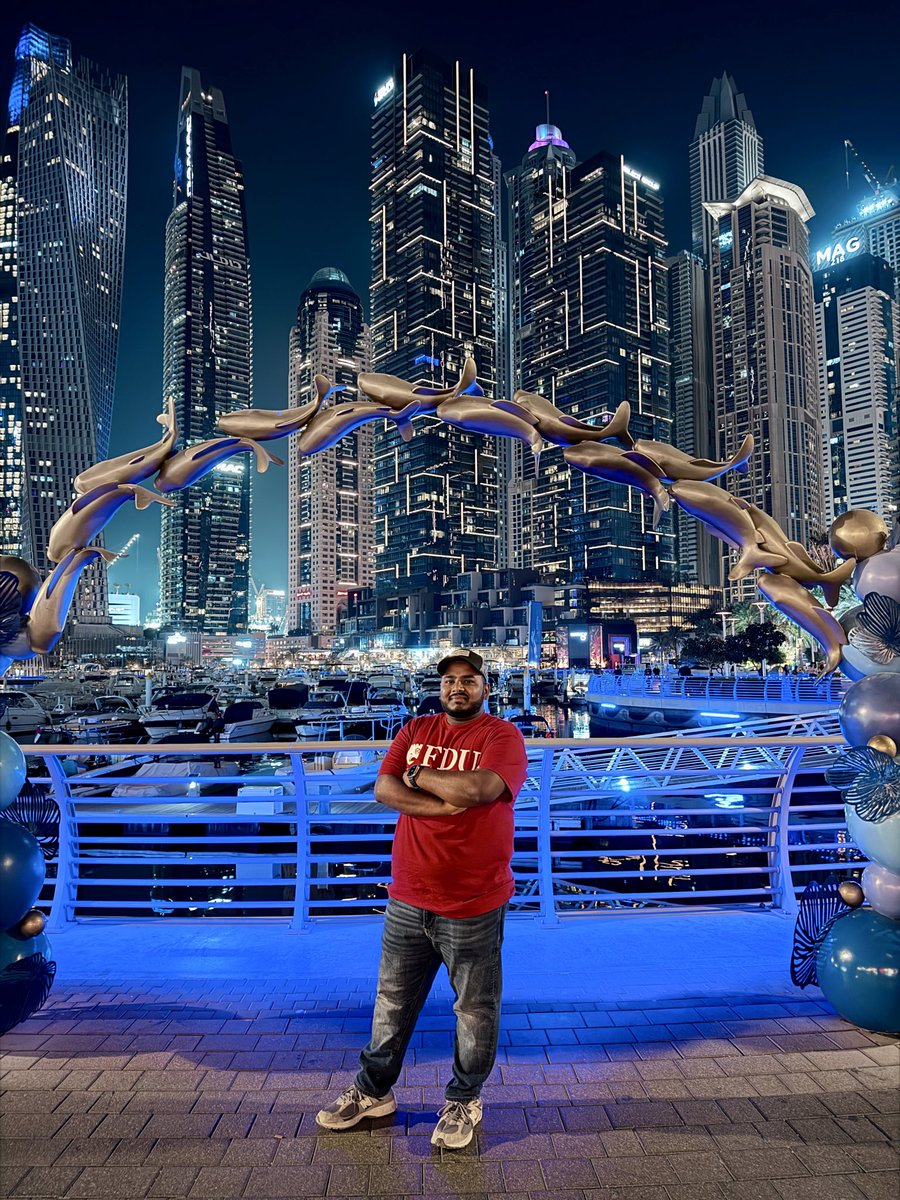 emonhsn61's tweet photo. Just see the view, no words needed 😍 
📍Dubai, Marina🇦🇪
#dubaimarina #dubai #Wow #building #color #uae https://t.co/3oZra5Tb8O