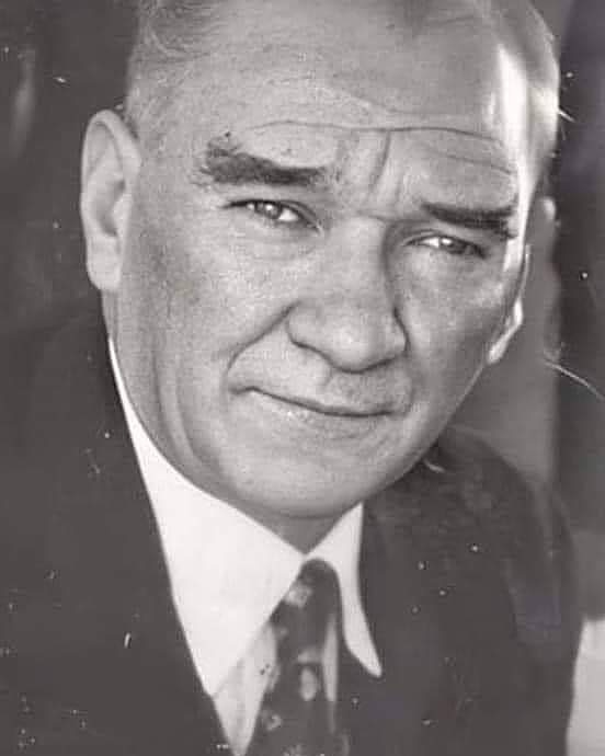 Minnettarız...
#MUSTAFAKEMALATATÜRK 
#10KASIMATAMIZISAYGIYLAANIYORUZ