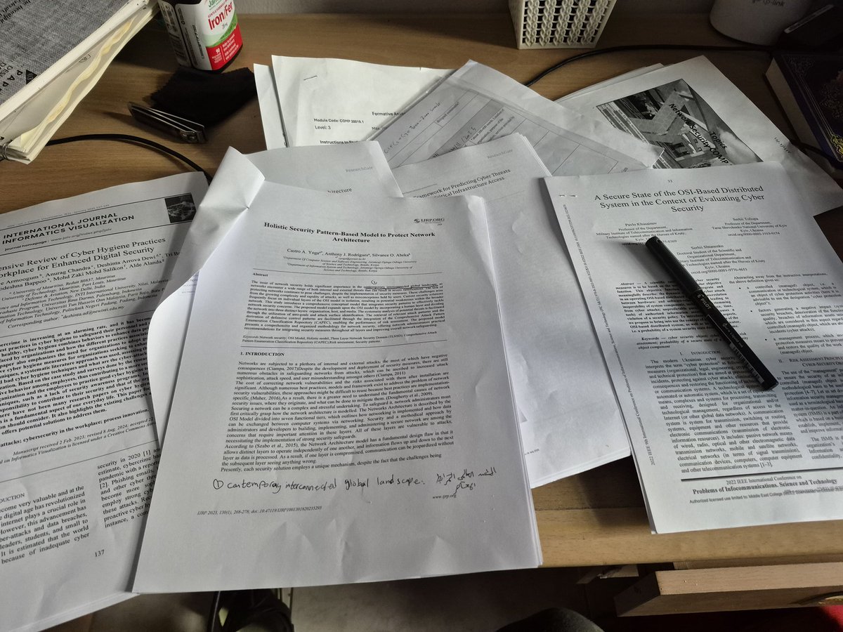 بيد أني -وإن نُبذتُ- سأعلو
رغم أنف الزمان والنائباتِ

ولأبلو علوم عصري بعقلٍ
من غريب الزمان والفلتاتِ

قد حباهُ الإله حدًّا كحد
السيف يجلو بهِ عن الخافياتِ

فيميز الأمور منه كزرقا
تبصر الجيش عن مدى ليلاتِ

ذاك عندي وليس لي فيه شأنٌ
هِبةُ  تُعطى من إله الهباتِ