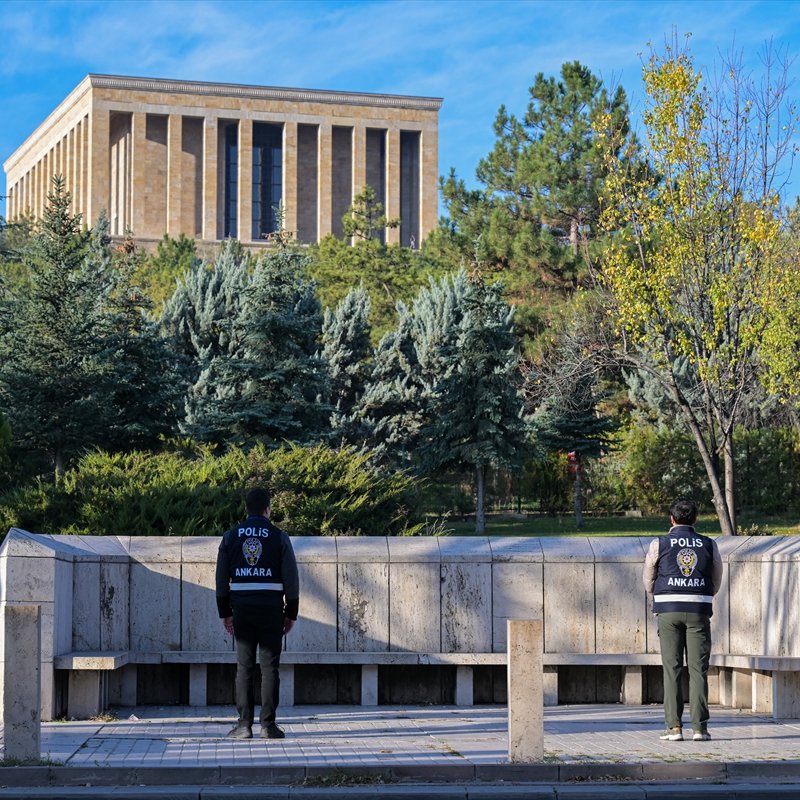 Türkiye, Büyük Önder Atatürk'ü andı.
