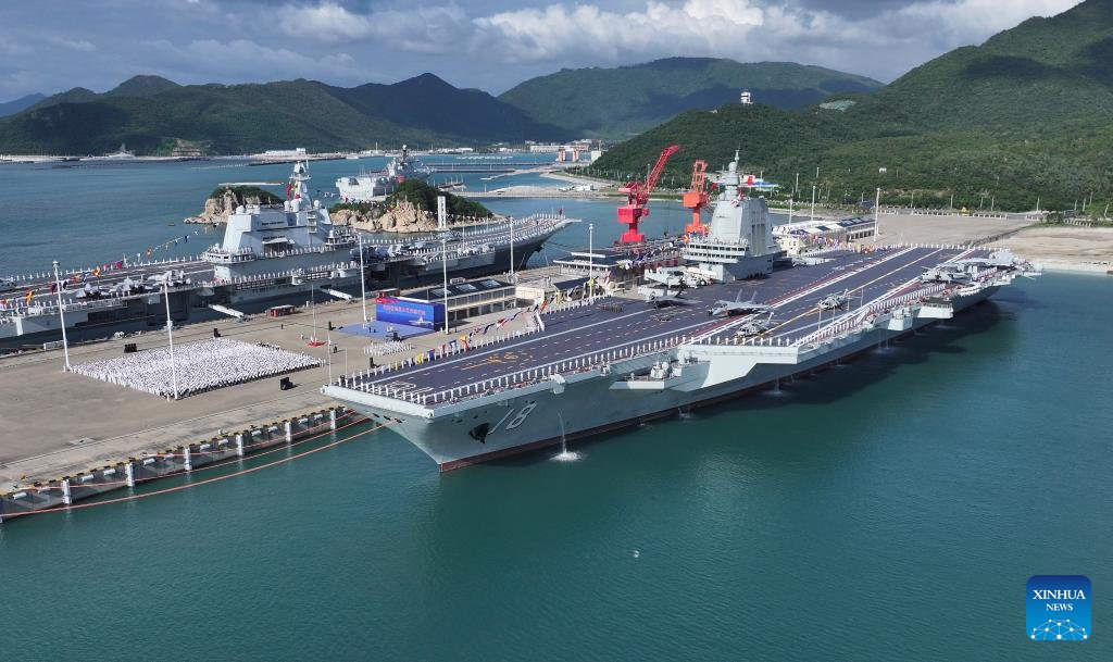 PuebloEnLnea's tweet image. #China pone en servicio su primer #portaviones equipado con catapultas electromagnéticas, celebrándose en un puerto naval, en Sanya de Hainan, China, el 5 de noviembre de 2025. El #Fujian fue lanzado en junio de 2022 y recibió su nombre de la provincia del mismo nombre.