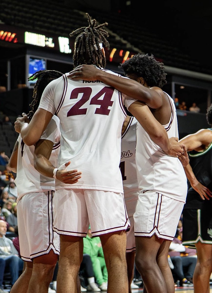 echildscbb's tweet image. Recap of Loyola Chicagos 64-62 loss vs North Texas. 

* Starting lineup change as we put in Fr. Chuck love and Jr. Deywilk Taverez

*Ramblers were down big early by 14, came back and lost at the buzzer

*Lack consistency from veteran players Rubin, and Moore

Ramblers are 1-2