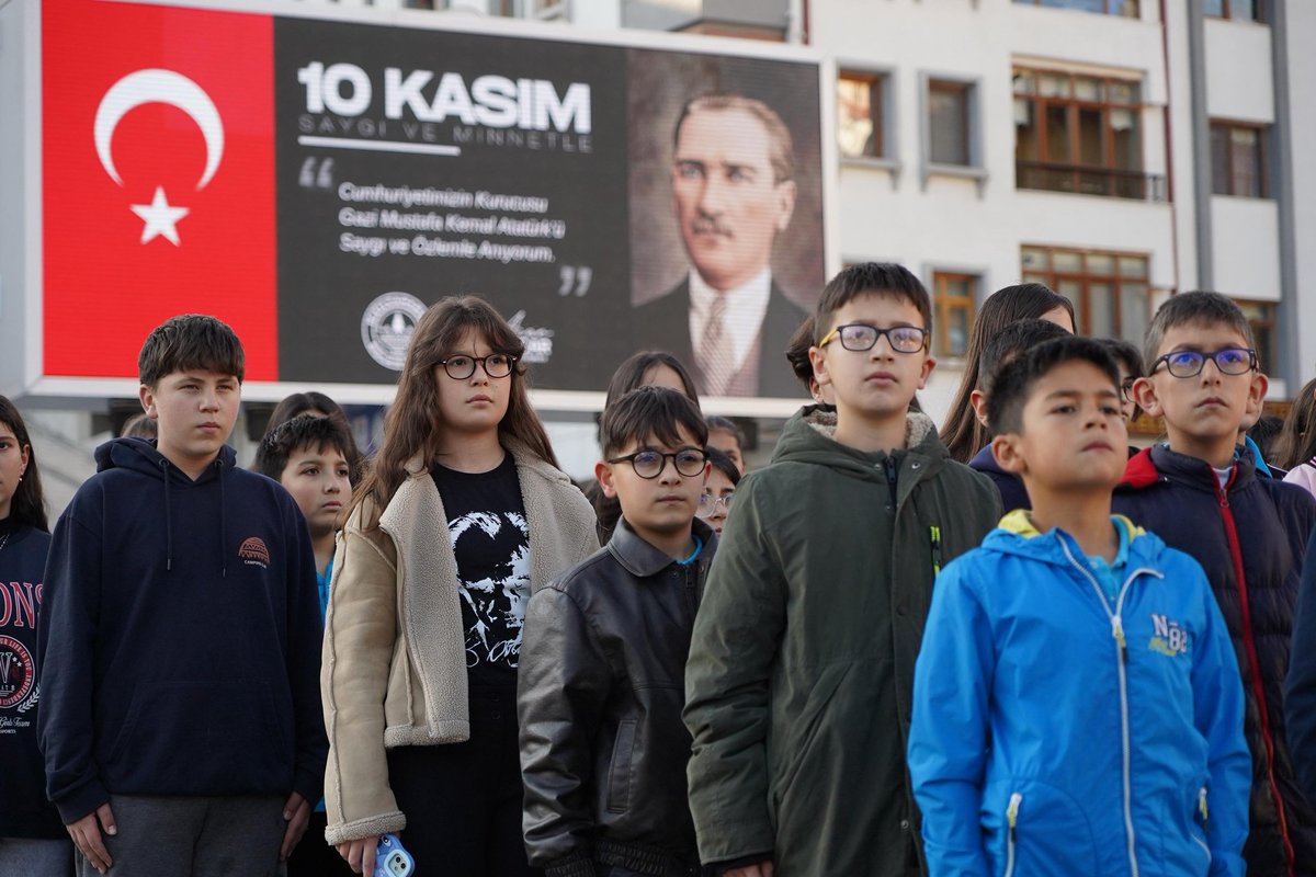 10 Kasım Atatürk’ü Anma Günü 🇹🇷

Cumhuriyetimizin Kurucusu Gazi Mustafa Kemal Atatürk’ü, ebediyete irtihalinin 87. yıl dönümünde saygı, minnet ve özlemle anıyoruz.

Bu anlamlı günde, 15 Temmuz Cumhuriyet ve Demokrasi Meydanımızda düzenlenen Çelenk Sunma Törenine katıldık.