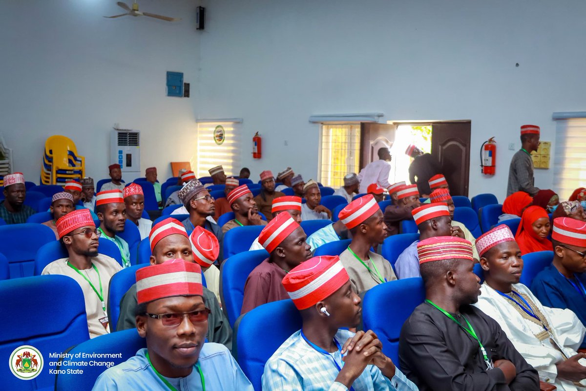 DahirMHashim's tweet image. Education remains one of the most powerful tools for shaping the future of our society.
Yesterday, I had the privilege of joining fellow NNPP stakeholders from Dala Local Government in supporting our newly selected 1001 Kwankwasiyya postgraduate scholars — a generation of bright…