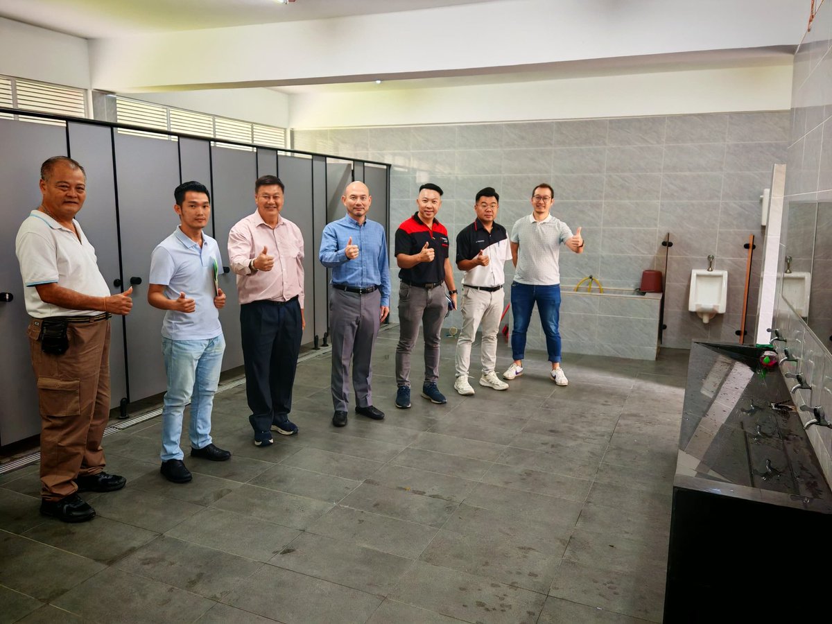 Thrilled to see the happy faces of SJKC Jinjang Utara school board, PIBG, and headmistress as we unveiled the newly renovated boys' &amp; girls' toilets.
This RM200,000 project is funded by my Kepong parliamentary allocation.
Every child deserves a clean and safe school environment!
