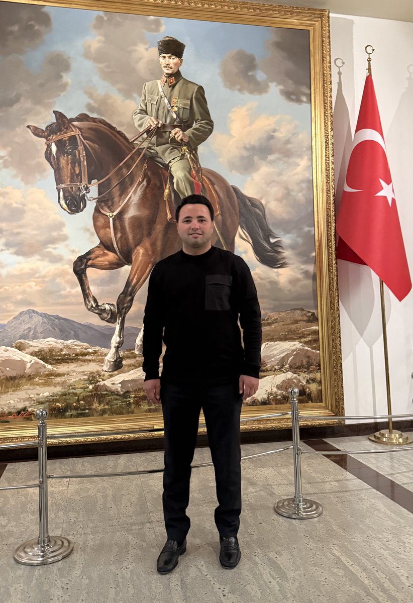 Türkiye Cumhuriyeti ‘nin Kurucusu Ulu Önder Gazi Mustafa Kemal Atatürk, 10 Kasım ♾️ 
🇹🇷 

Mustafa Kemal Atatürk bu dünyanın gördüğü göreceği en büyük devlet adamıdır, yediğim ekmekte içtiğim suda bastığım vatan toprağında onun hakkı vardır rahmet olsun nur içinde yatsın.