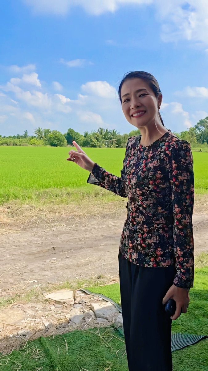 “ข้างหลังภาพ”

แสดงความยินดีกับบ่าวสาว อิคลาส ❤️ลูต พี่อิ่มขอต้อนรับสมาชิกใหม่ชุมชนคลองตาสอน

บรรยากาศจัดงานริมทุ่งนา บรรยากาศเป็นธรรมชาติ จัดพิธีนิก๊ะห์ กินข้าวกับเพื่อนๆ ญาติๆ หน้าบ้าน เรียบง่าย ด้วยความอบอุ่น

ชวนทุกคนมองบน ขึ้นไปตรงเต็นท์สีขาว กลับหลังอ่านได้ว่า “โครงการ SML