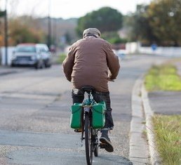 IggahAudrey's tweet image. A man driving his father's car shouldn't be advising a man owning a bicycle. 
Kano kabagezi ☝🏼
#samuels