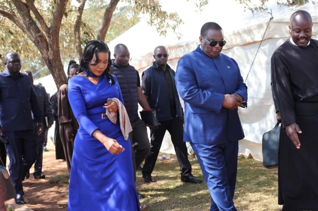 Who’s who and for whom? John 8:32 The truth shall set you free

Hwende is advocating for $150 000 loans for the MPs, while some Ministers and MPs are focused on amending the constitution. Meanwhile, VP Chiwenga is urging the President to tackle corruption. <a href="/LynneStactia/">LynneM 💕💝💎</a> <a href="/KMutisi/">𝑲𝒖𝒅𝒛𝒂𝒊 𝑴𝒖𝒕𝒊𝒔𝒊</a>