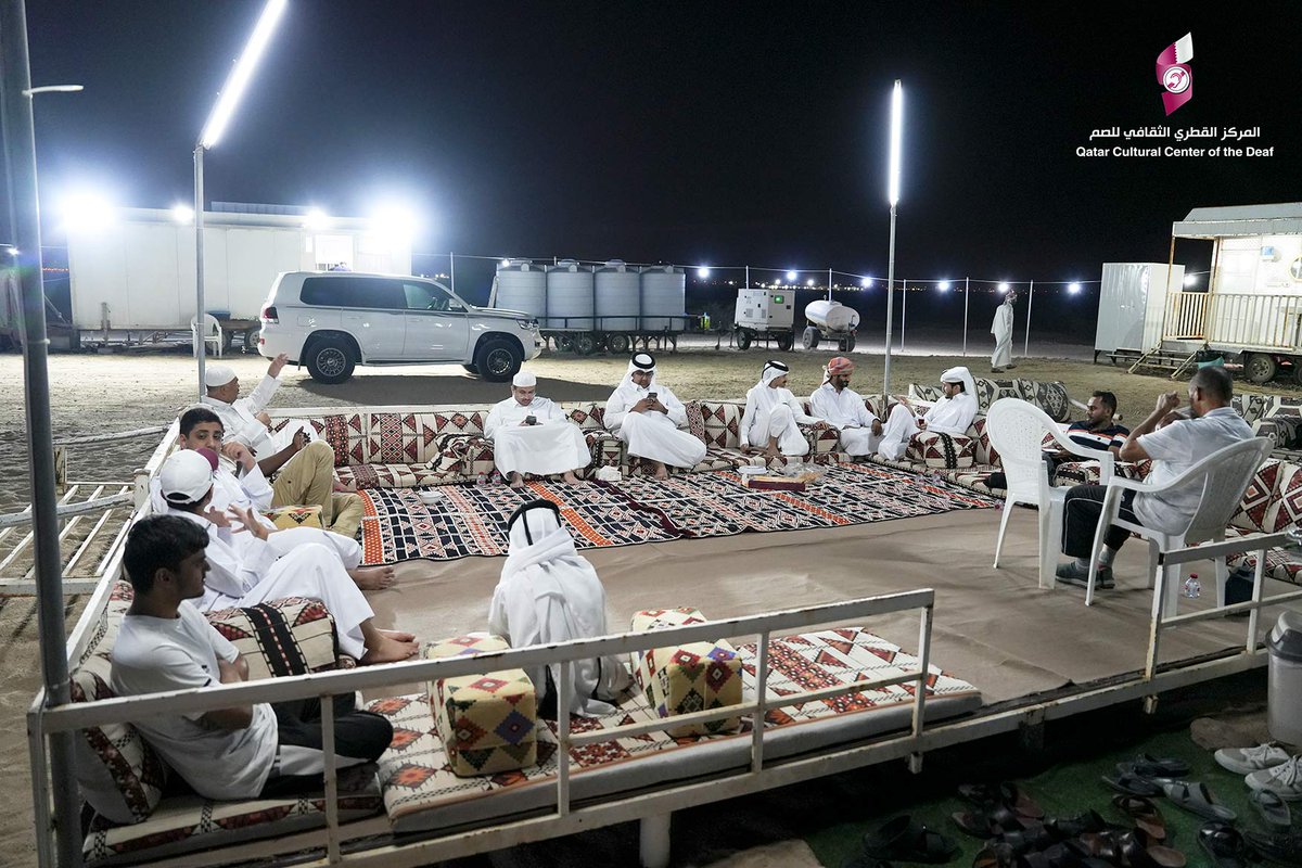 في إطار تنفيذ خطة الأنشطة والبرامج الموسمية، دشّن المركز القطري الثقافي للصم مساء يوم الخميس الموافق 6 نوفمبر 2025م، المخيم الشتوي للشباب في منطقة (الخريب العزبه)، وذلك تحت إشراف السيد/ فيصل المري – مساعد أمين السر العام  
#وزارة_الثقافة
#المركز_القطري_الثقافي_للصم