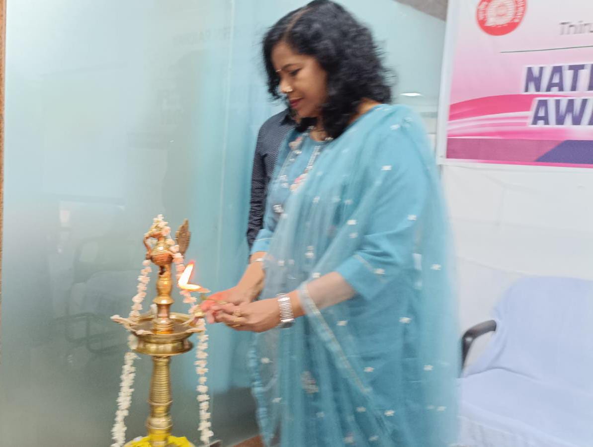 drm_tvc's tweet photo. Knowledge lights the path to prevention!
Divisional Railway Hospital, Pettah, hosted an interactive session during #CancerAwarenessDay. The session was inaugurated by Dr.Shobha Jasmine CMS/TVC and Dr. Sruthi Satish S DMO/H&FW/TVC led the session, explaining key points and addressing participants’ doubts.
