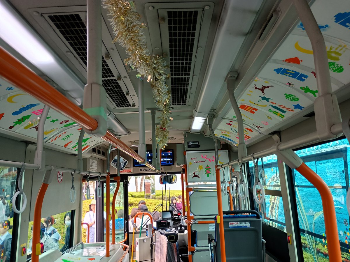 Naritakuko_RET's tweet image. バスの車内をデコろう 大盛況！
11/9（日）多古町コミュニティプラザにて京成バス千葉イースト＆JRバス関東のバスをクリスマス装飾。
雨の中、約50名の皆さんがご参加

多古町地域おこし協力隊 有志による合同企画に
わせがく高校・多古高校の生徒／先生方のサポートも
皆様ありがとうございました！