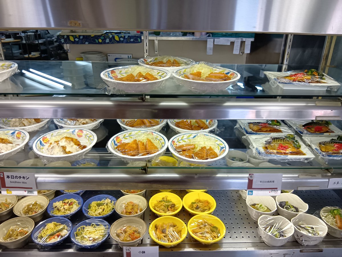 おはようございます☀本日もよろしくお願いします🙌
本日のメニュー！
味噌カツ
白身魚天ぷらおろしポン酢
油淋鶏丼
ミンチカツカレー
鶏白湯ラーメン
名古屋名物味噌カツ🍖
ガッツリ食べたいかたおすすめです✨今週は鉄板焼きも御用意する予定です。らふぉれに是非お越し下さい🤗