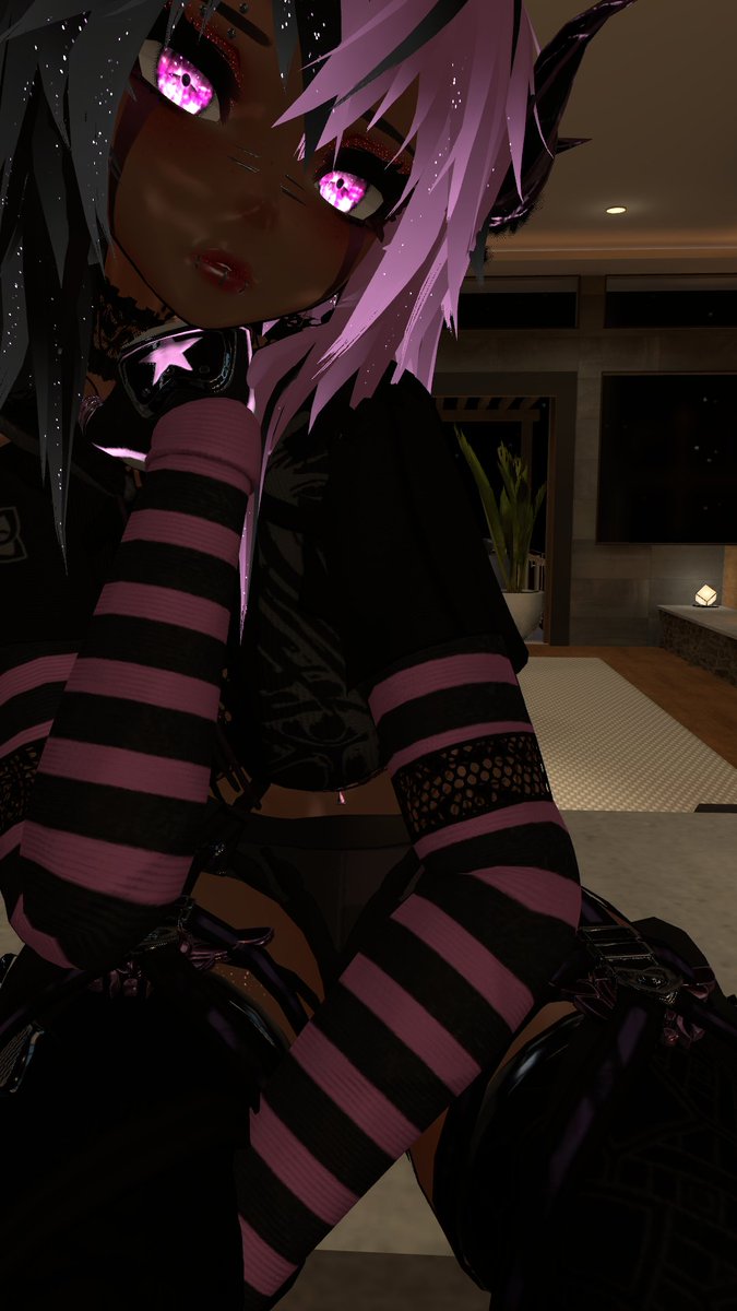ReallyWhisper's tweet photo. What did u want to talk about? im open~ https://t.co/AUQISff5Xg