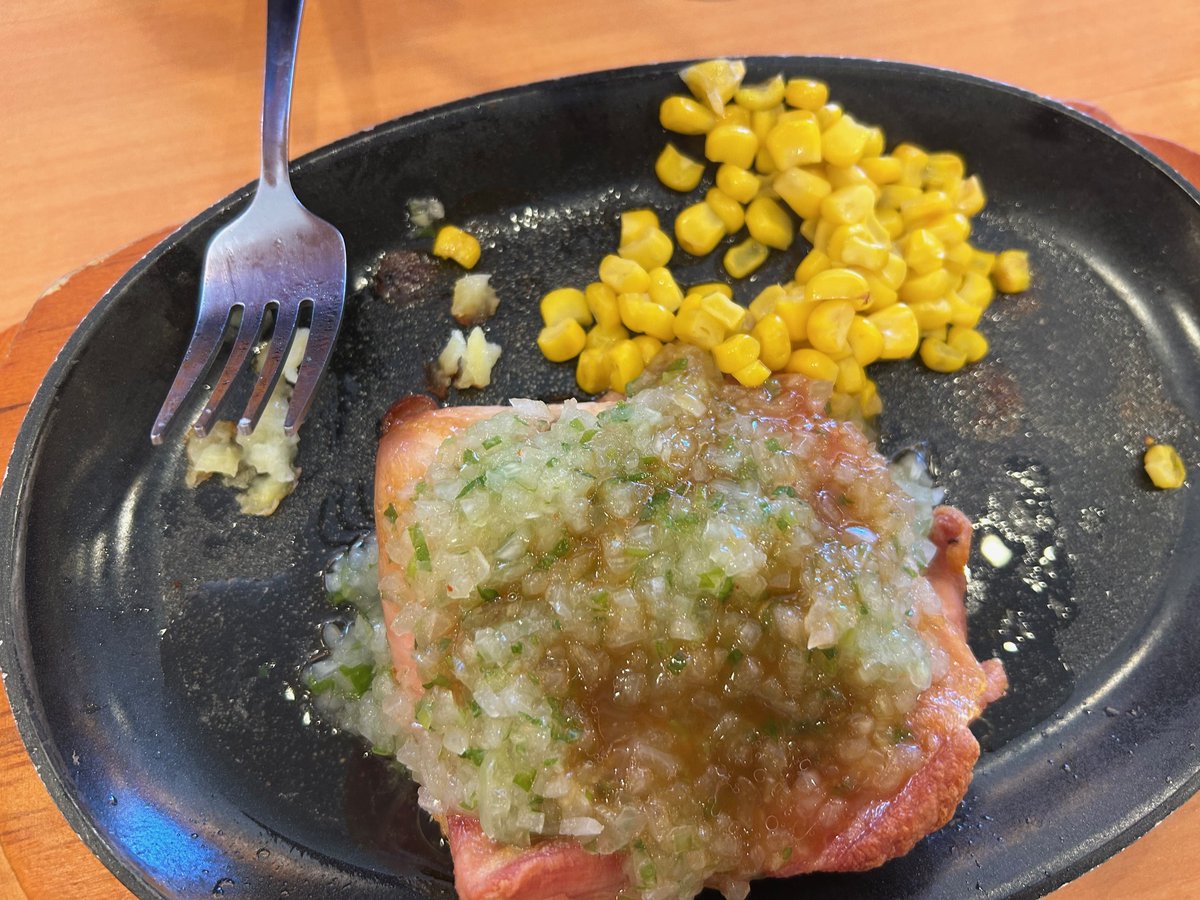 月曜の午前、おつかれさまでした！
ランチはサイゼリヤの「若鶏のディアボラ風」。
（すんません、お見苦しい食べかけです笑）
鶏肉で高たんぱく×低カロリー🔥💪
午後もがんばりましょう！