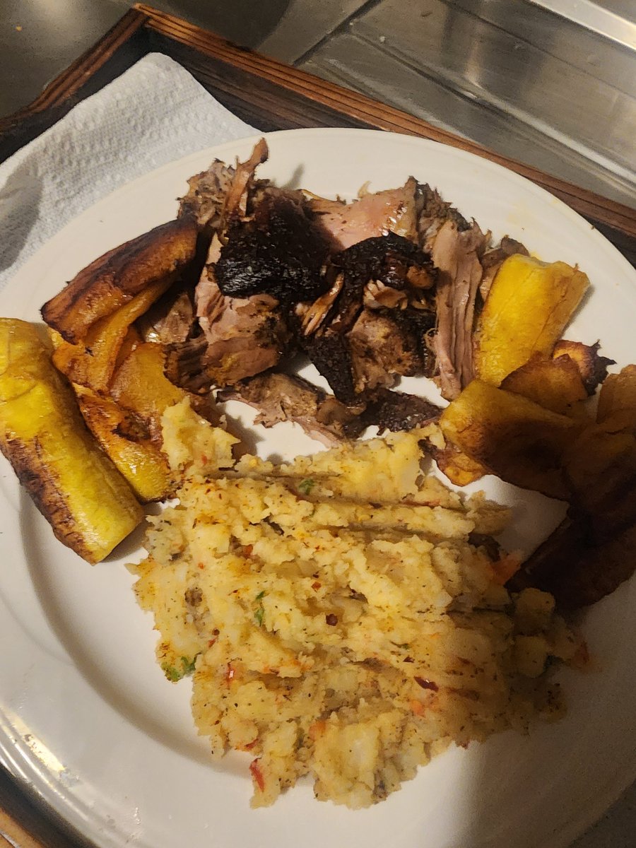 ItsmindofJson's tweet photo. #REALMENCOOK

By the time my litty ass get tonplsting issa mees but #REALMENCOOK slow cooked pernil , maduraa (ripe plantains] hardcor #madh noe Ibshoeebtitterl roll the one more blunt and no #jilloff my hands odee spicy https://t.co/6DD8mZCnEO
