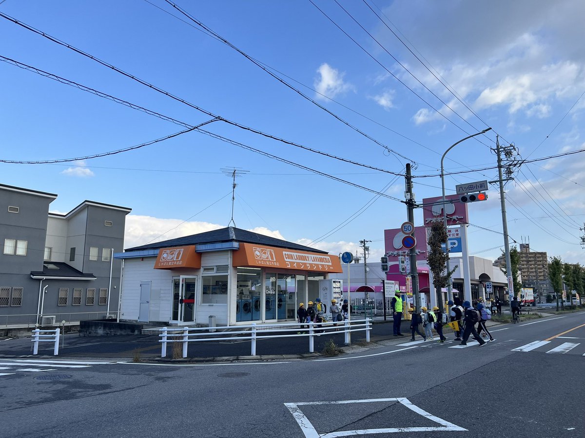 tanakatakeshi's tweet image. 【朝活・11月10日⛅️】

今朝はみまもり活動からスタートしました。

今日は交通事故死ゼロの日なので、交通安全立哨を兼ねて、早めに出動しました。

市の青色防犯パトロール車での巡視もお疲れ様です。

数日間、バタバタしてしまいそうです。

#質実剛健
#田中健
#未来共創
#地域密着