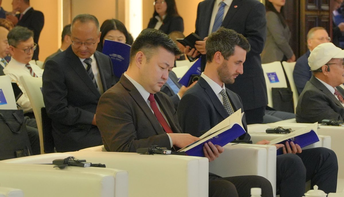 ЭНЕРЖИ РЕСУРС ХХК БА ЧАЙНА ЭНЕРЖИ КОМПАНИУД 2026 ОНЫ НҮҮРС ХУДАЛДААНЫ ХЭМЖЭЭ, ЗАХ ЗЭЭЛИЙН ҮНЭ ТОГТООХ ЗАРЧМЫГ ТОХИРОЛЦОВ

Шанхай хотноо зохион байгуулагддаг Олон Улсын Импорт Экспо-д Гүйцэтгэх захирал Д.Энхбат, Дэд Ерөнхийлөгч Т.Түвшинбаяр нарын ахалсан Энержи Ресурс компанийн