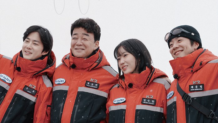 SUHOLOOK's tweet image. &apos;Chef of Antarctica&apos; team will visit Antarctic research bases from various countries located across the continent, as well as the &quot;Penguin Village,&quot; a specially protected area inaccessible without government permission. 

Beyond simply preparing meals for the polar crew, they…