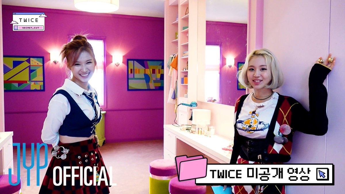 JYPETWICE's tweet photo. [📂Secret Cut] 14_중딩 사챙.mp4 ⏵ ‘The Feels’ MV 촬영
[📂Secret Cut] 14_Being Middle School Students SA-CHAENG.mp4 ⏵ ‘The Feels’ MV shoot

❤YouTube: https://t.co/OrROeCDgz8
💚NAVER TV: https://t.co/7jyaY26QZU

🎉Listen [TEN: The Story Goes On]🎉
https://t.co/AdV8ZWUMON

#ONCE #원스 #TWICE #트와이스
#HappyONCEday #ONCE_10TH_BIRTHDAY