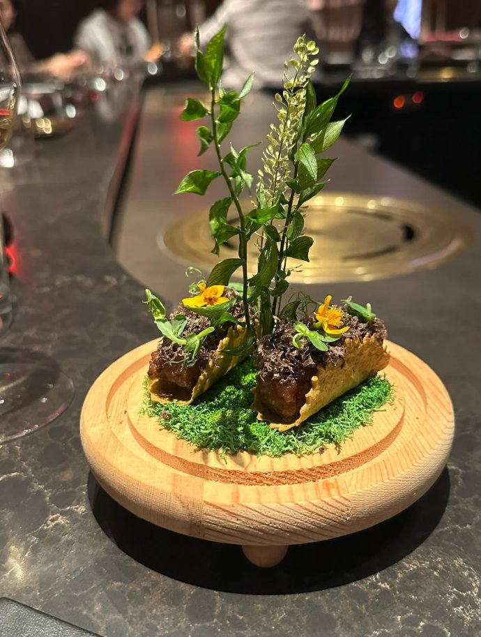 Stellar_r2's tweet image. 韓国料理は見た目にこだわりすぎて、味があまり引き立たないこともありますね……
それに比べて、日本料理は見た目も美しく、味もより繊細で豊かです。
#韓国料理 #繊細