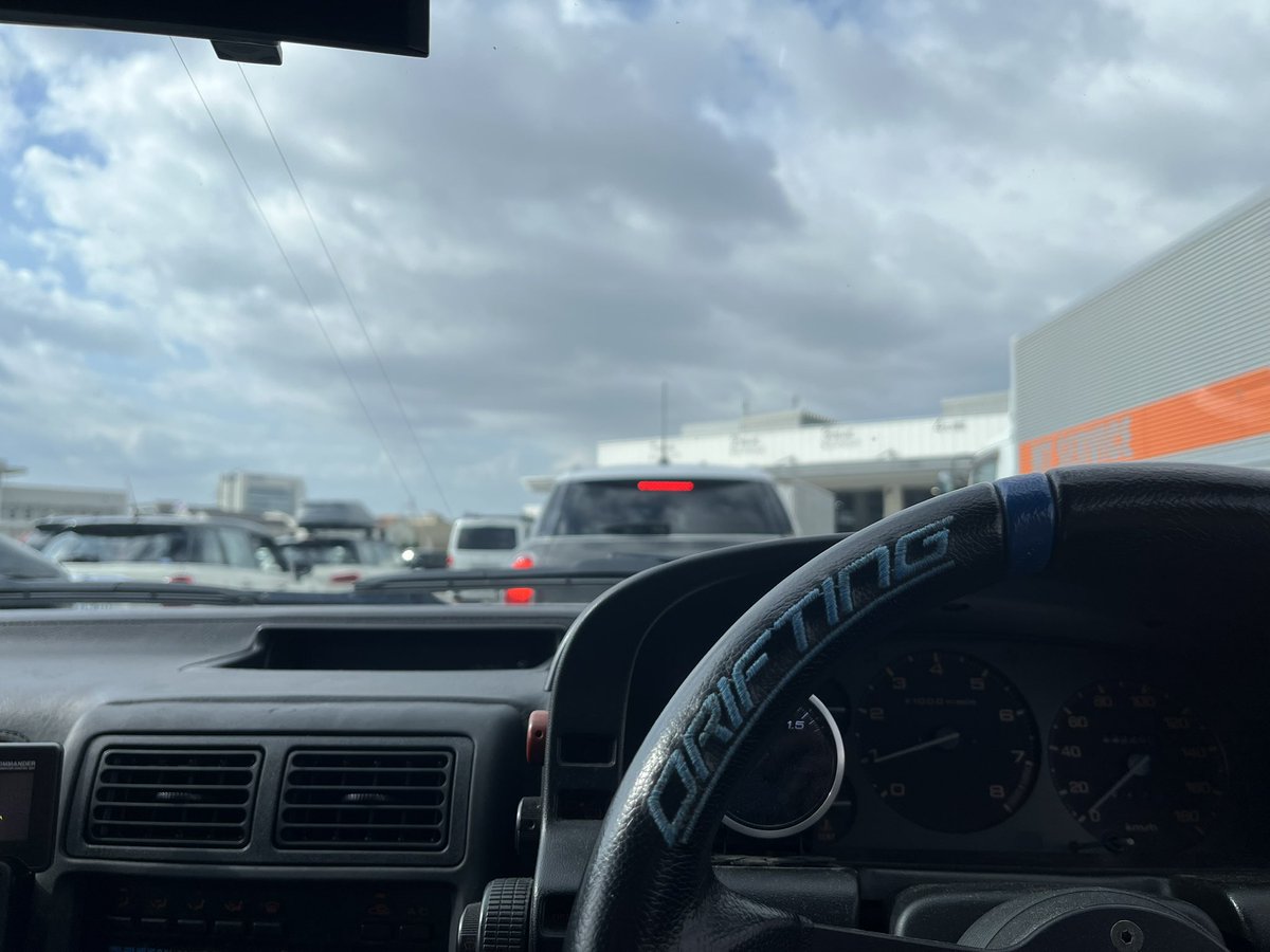 ワタシ、赤塚さん…今車検場にいるの