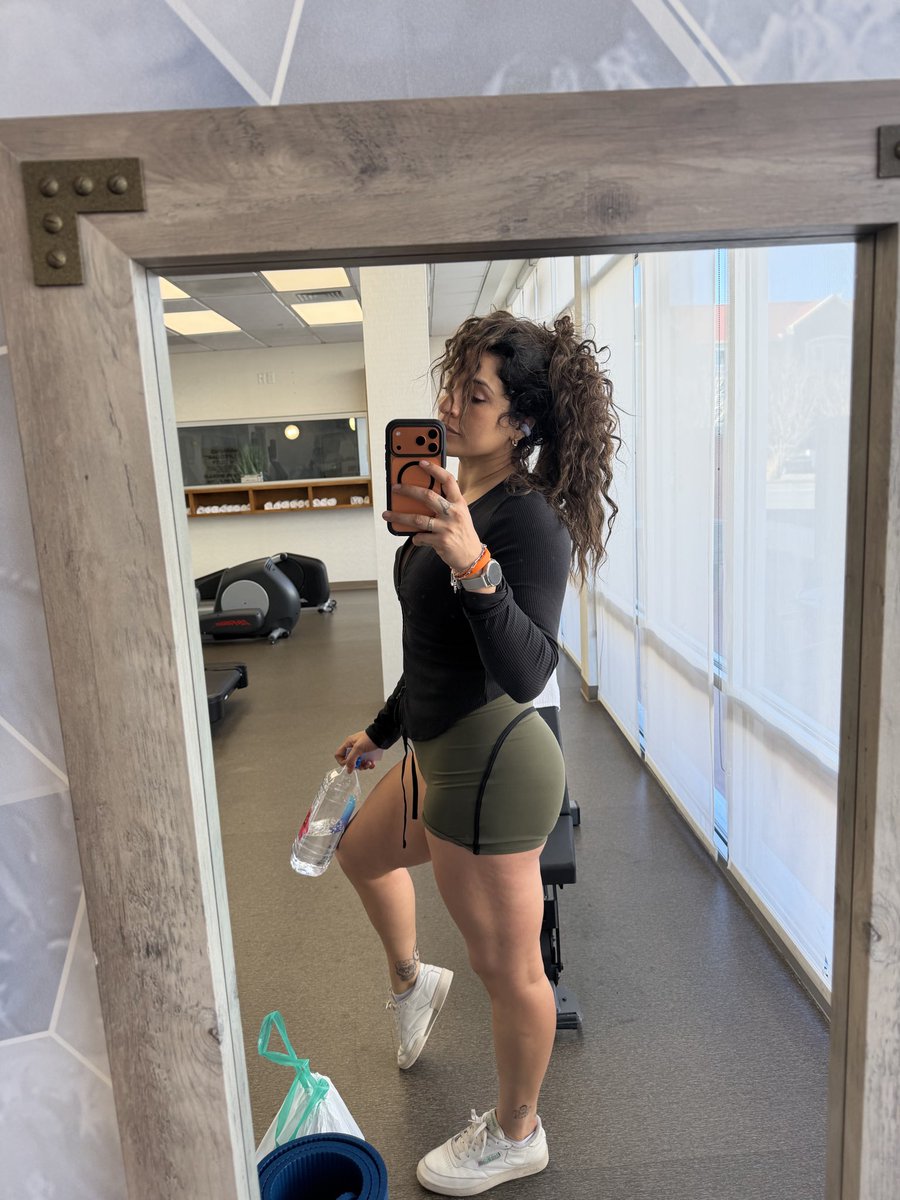 Raquelwalker's tweet image. Who wants to hang with big mami cool