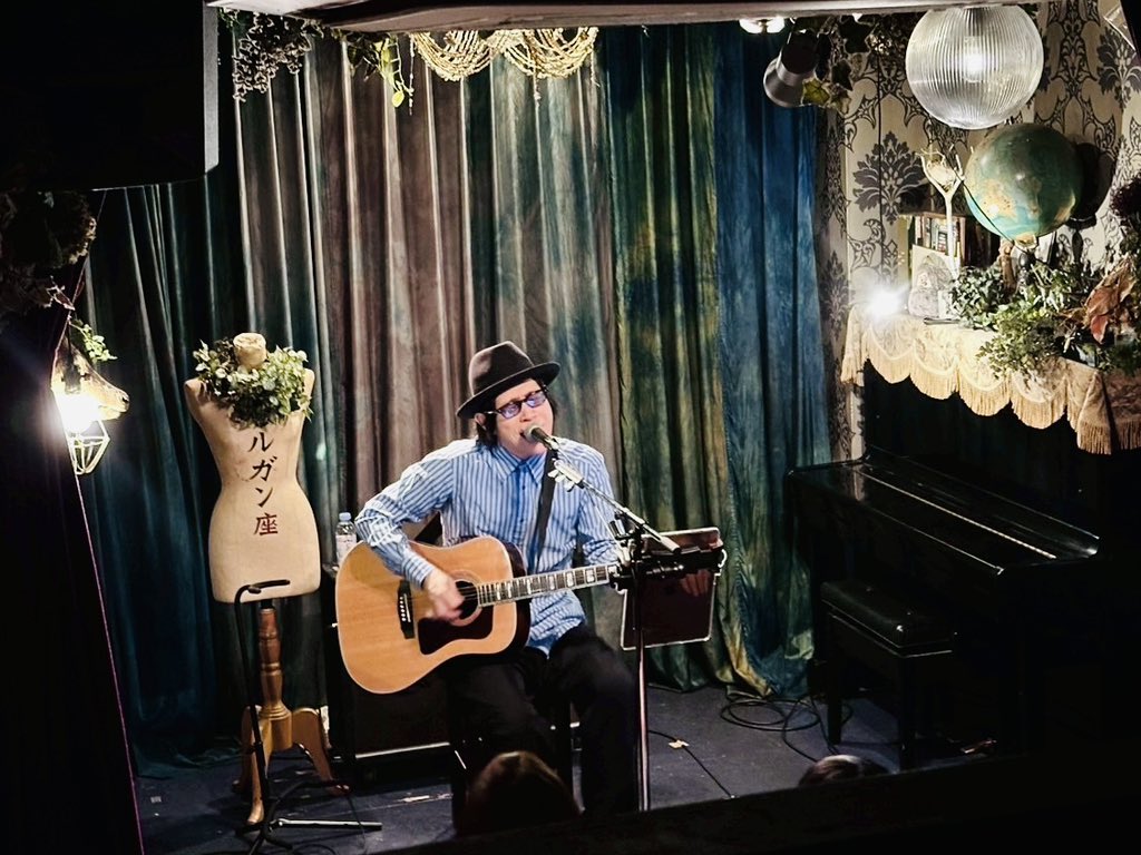 独特の世界観が最高な
広島ヲルガン座
それに引き寄せられる様な
曲を選び演奏

楽しか夜（夕方？）でした
どうもありがとう。

今週末は久々の新潟！
新潟Mush
11/15（土） 開場18:00／開演18:30
11/16（日)開場16:30/開演17:00