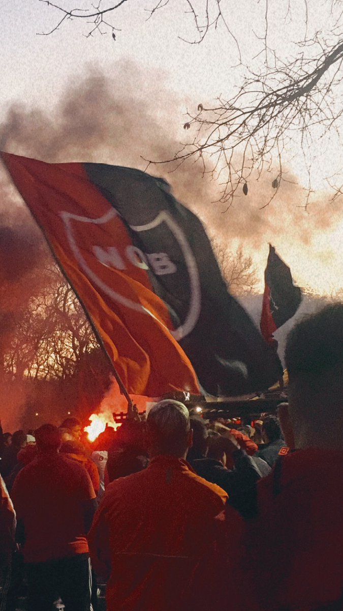 Ni olvido ni perdón a todos los hijos de puta que nos llevaron hasta este lugar.

Aguante Newell's manga de giles.