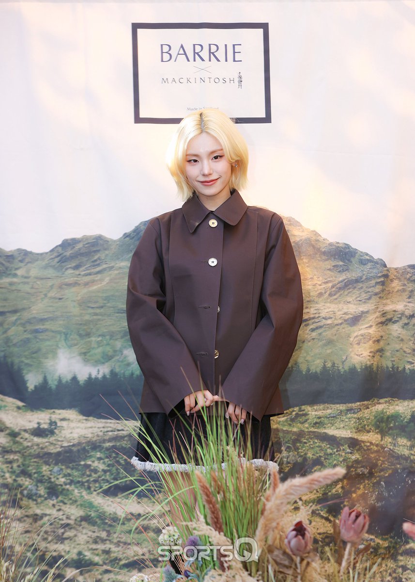 [#포토Q] 251110 '예지' 배리x매킨토시 포토콜

📌sportsq.co.kr/news/articleVi…

#예지 #YEJI
#있지 #ITZY
#BARRIE #배리 #MACKINTOSH #매킨토시