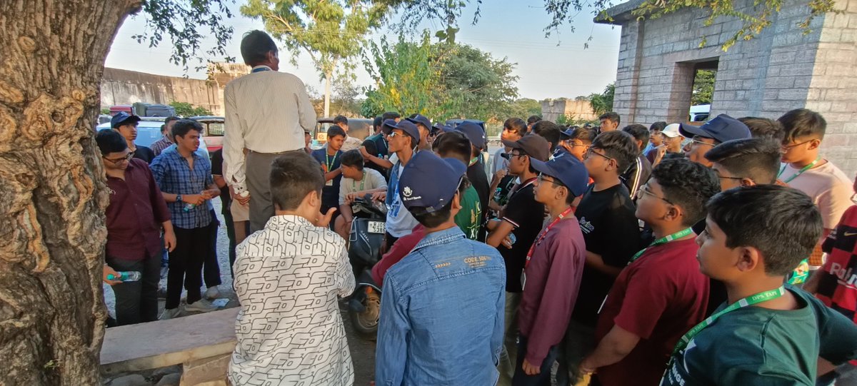 DPSTapi's tweet image. Students of Classes VIII to X went on an educational trip to Udaipur, Kumbhalgarh and Chittorgarh from 10–14 October 2025. The trip offered students a chance to explore history and heritage beyond textbooks while bonding with classmates and teachers.