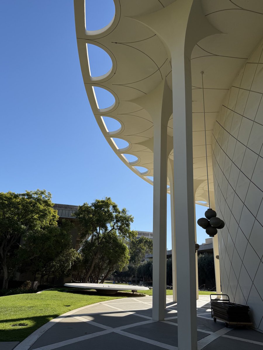 troll_bot_i_am's tweet image. big bag theory Sheldon的母校
#caltech #pasadena #bigbangtheory