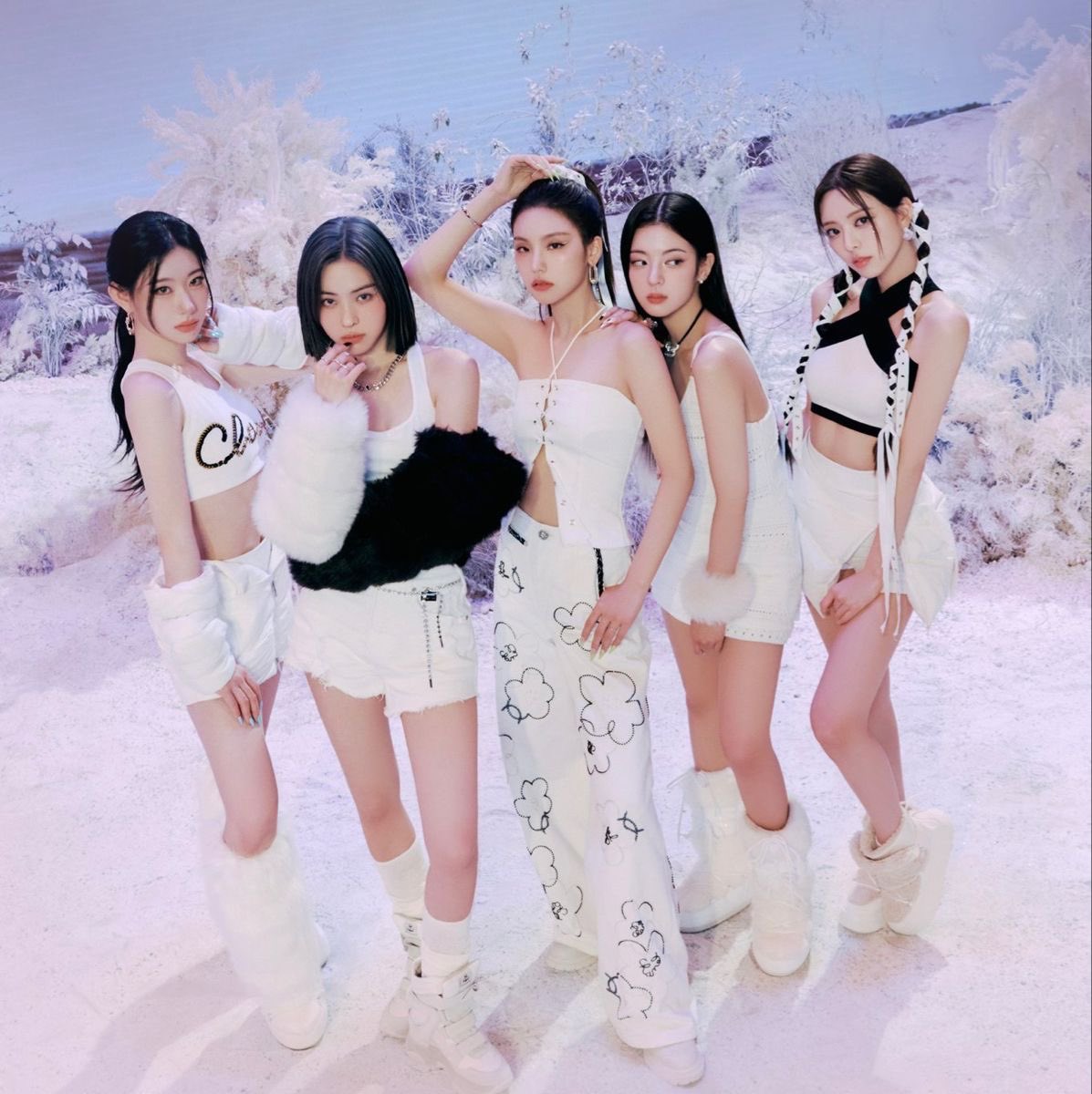 itzypopbase's tweet image. ITZY is officially confirmed to perform at this year’s SBS Gayo Daejeon on December 25th.