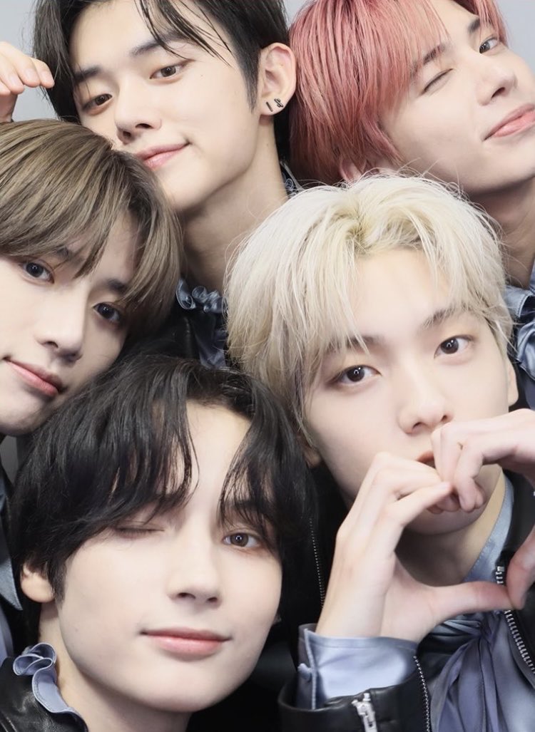 today7063's tweet image. TOMORROW  X TOGETHER ⭐️
#2025MAMAVOTE
 #tomorrowxtogether