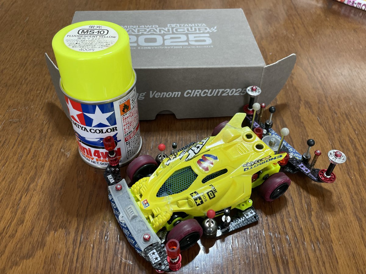 シャオバイロンに使ってる塗料はタミヤスプレーのMS-10でした！（蛍光