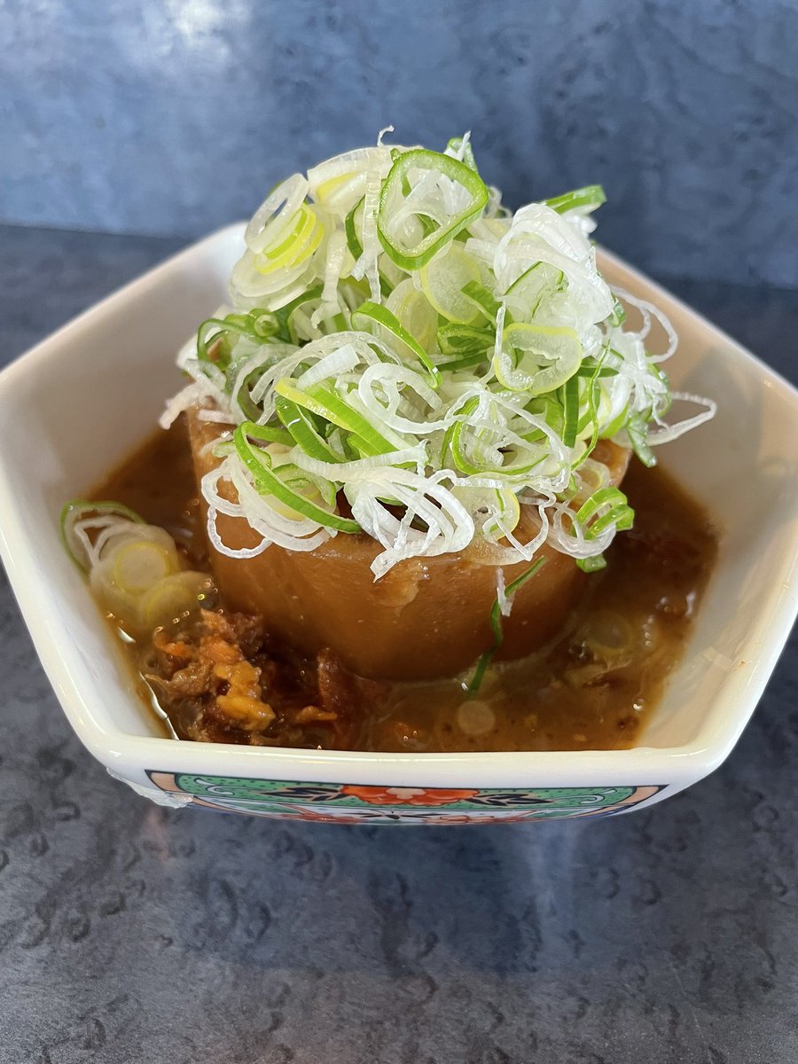 今日は田中農場が営む定食屋さん
食堂たなかでランチ

●Bセット(カレー)
生姜しょうゆラーメンに変更(卵2個)
●親鶏の煮込み(大根)

後味スッキリなスープがウマ〜😍
優しい味わいのカレーも最高でした❣️

親鶏の煮込みは大根Ver.と豆腐Ver.
で選択が可能✨激ウマです🤤

本日もご馳走様でした🙏