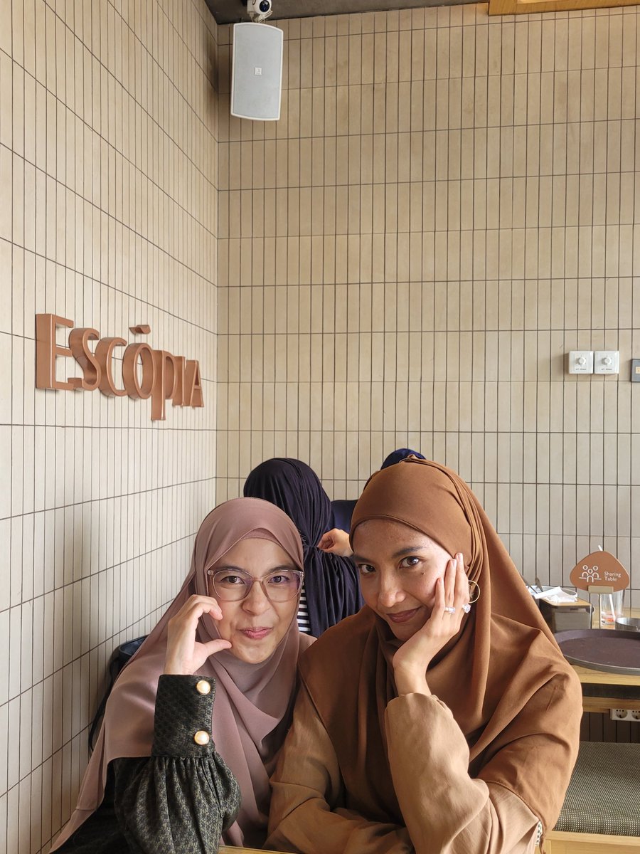 meisyapuspita's tweet image. and the bestie is @FNIsland 👀✨🤎 (finally after last june we've already met) 🤏🏻🍂 see u in december manifesting xixi
📍escopia coffee tapi lupa fotoin interior-nya 😭