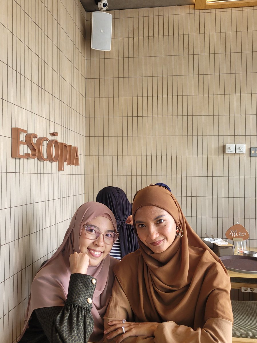 meisyapuspita's tweet image. and the bestie is @FNIsland 👀✨🤎 (finally after last june we've already met) 🤏🏻🍂 see u in december manifesting xixi
📍escopia coffee tapi lupa fotoin interior-nya 😭