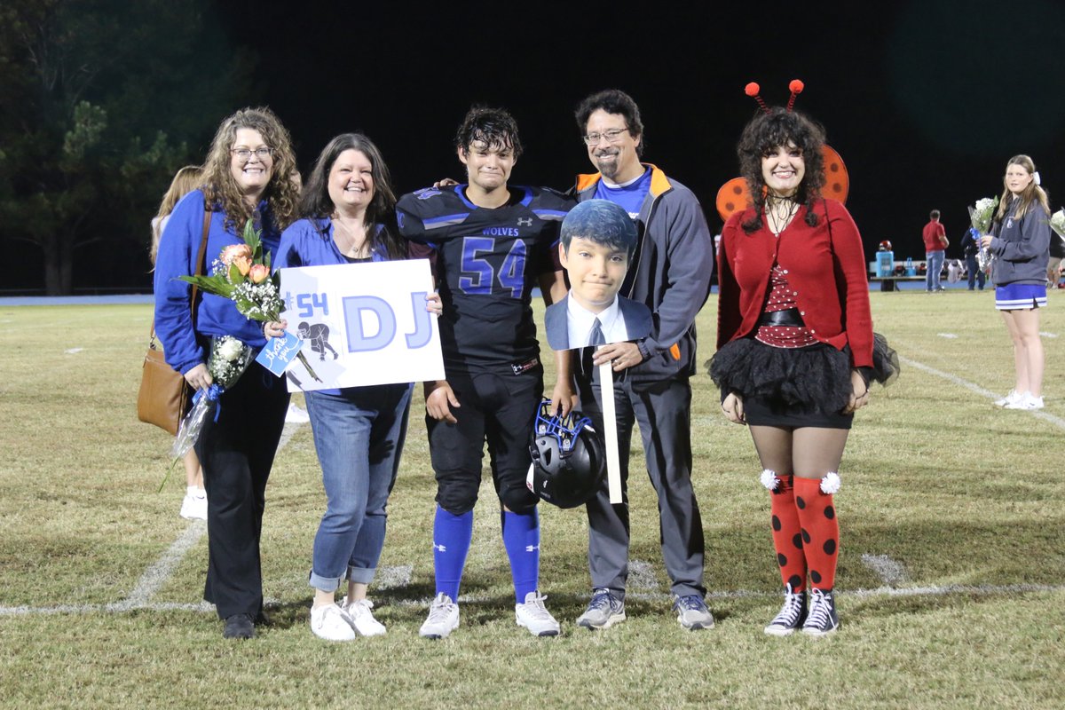 sfcawolves's tweet image. Congratulations to our Football Seniors and families—and we can’t wait to see all the amazing things you’ll accomplish next!