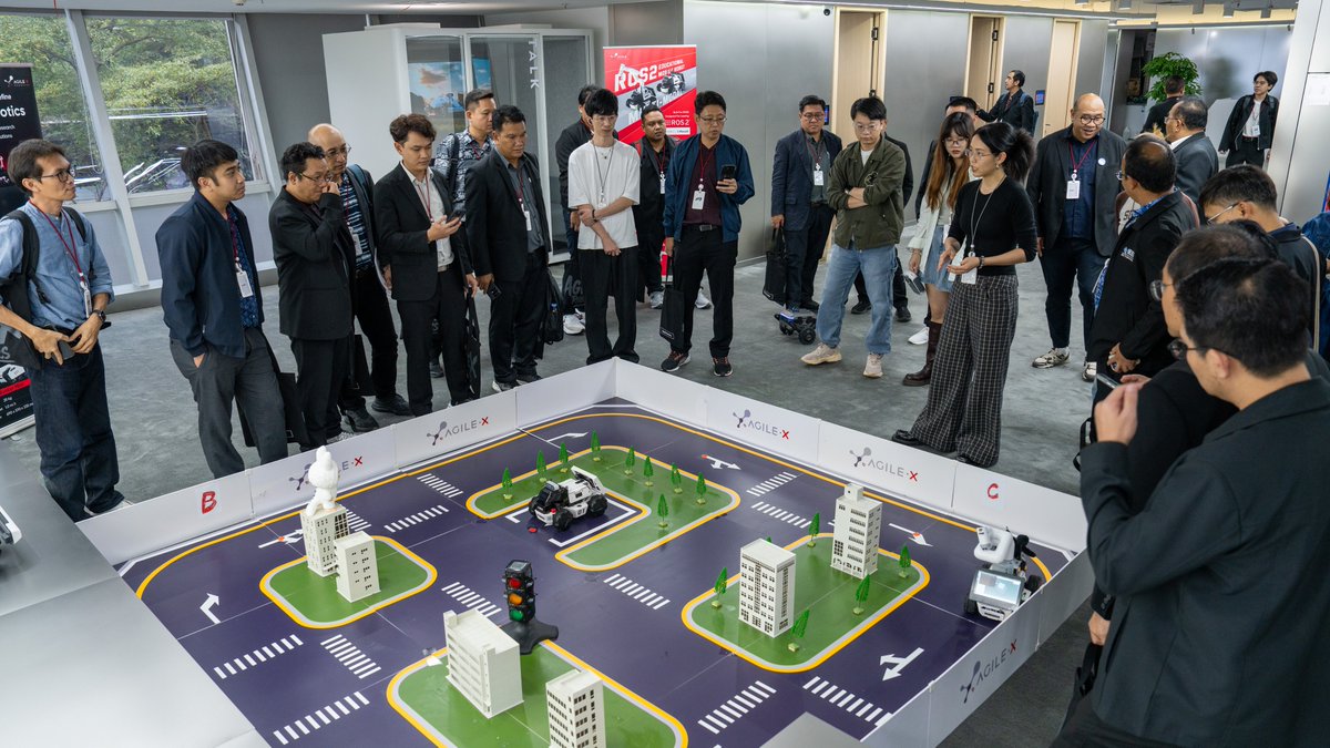 AgilexRobotics's tweet image. A fantastic day of collaboration with the Thai university delegation! It was an incredible session of idea-sharing—we delved into robotics R&amp;amp;D, educational collaboration, and industry application trends, with fruitful discussions on future cooperation.
#AgileXRobotics #University