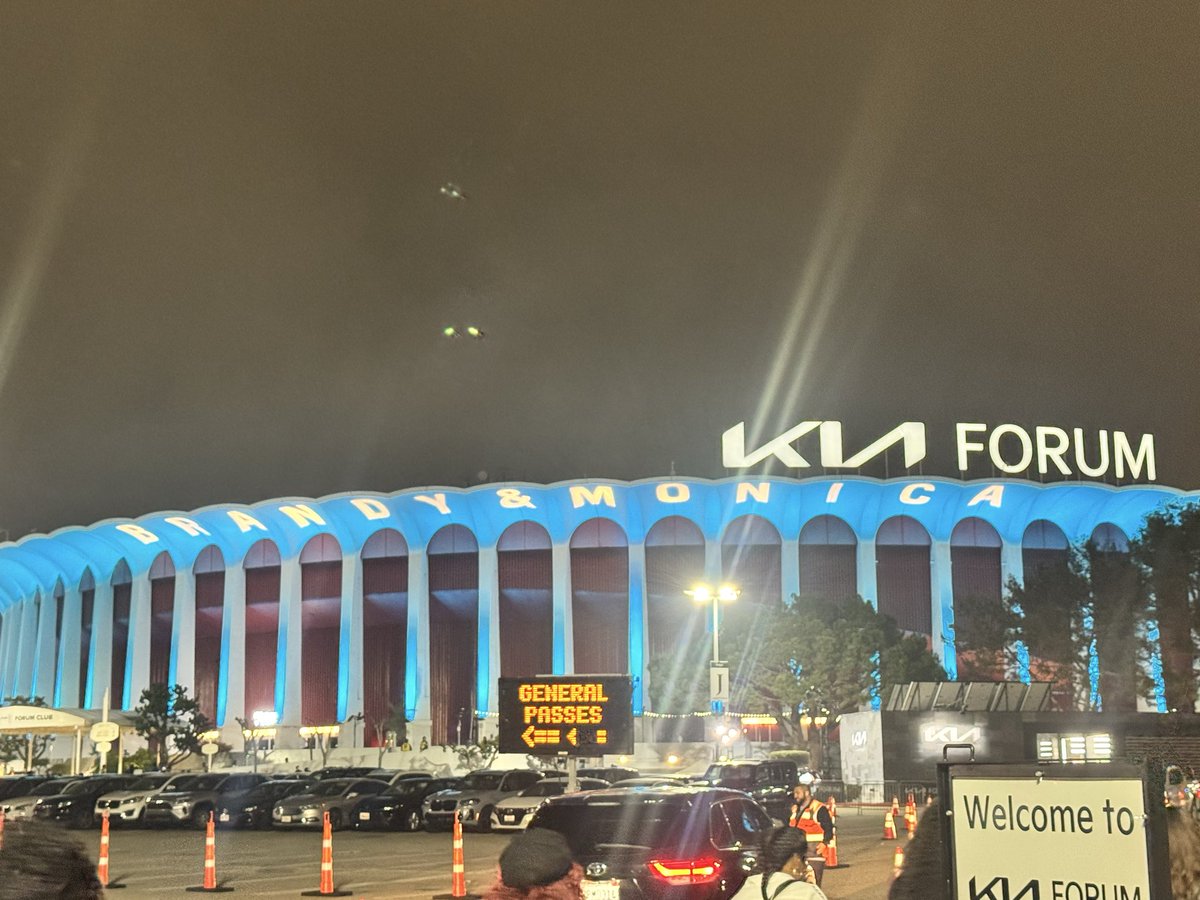 The earrrly flight back as we not missing 
#Brandy
#Monica