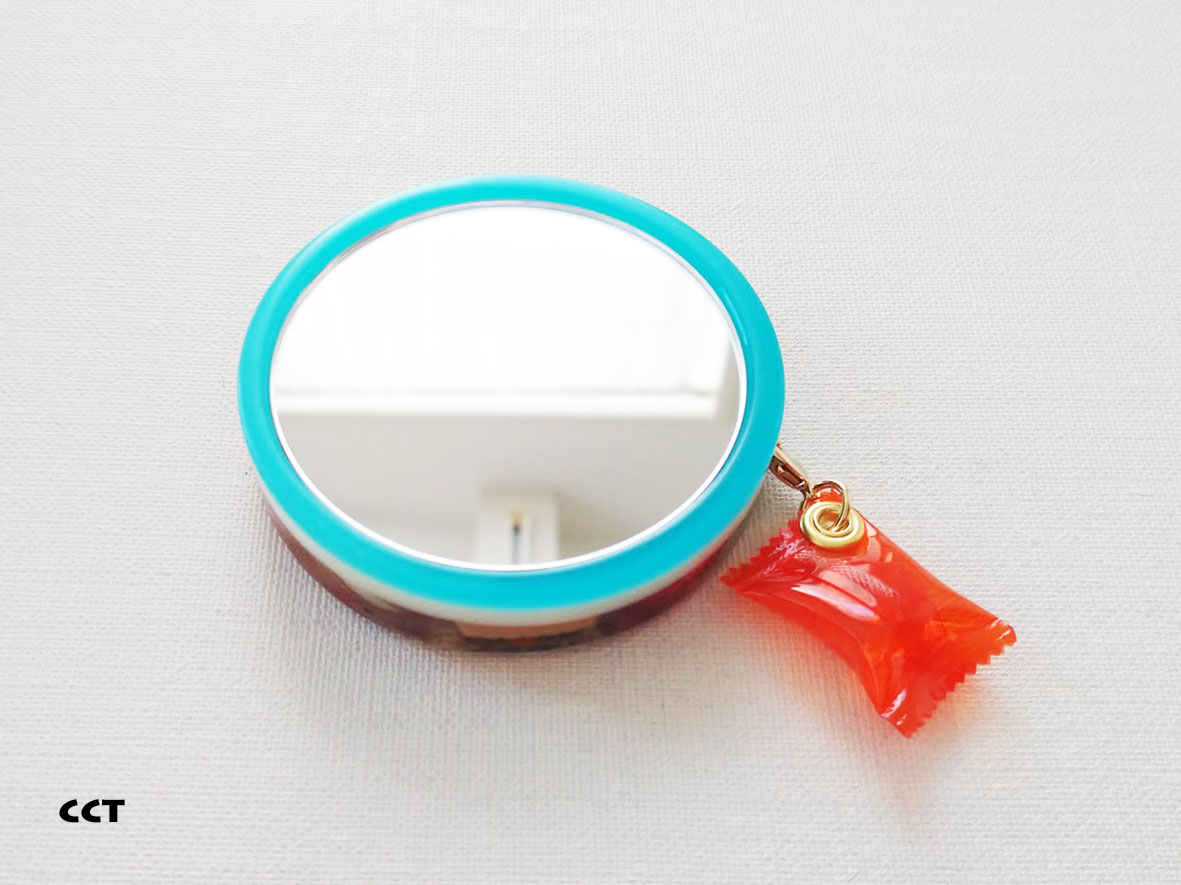 ミラー側。そしてチャームは取り外し可能！😆