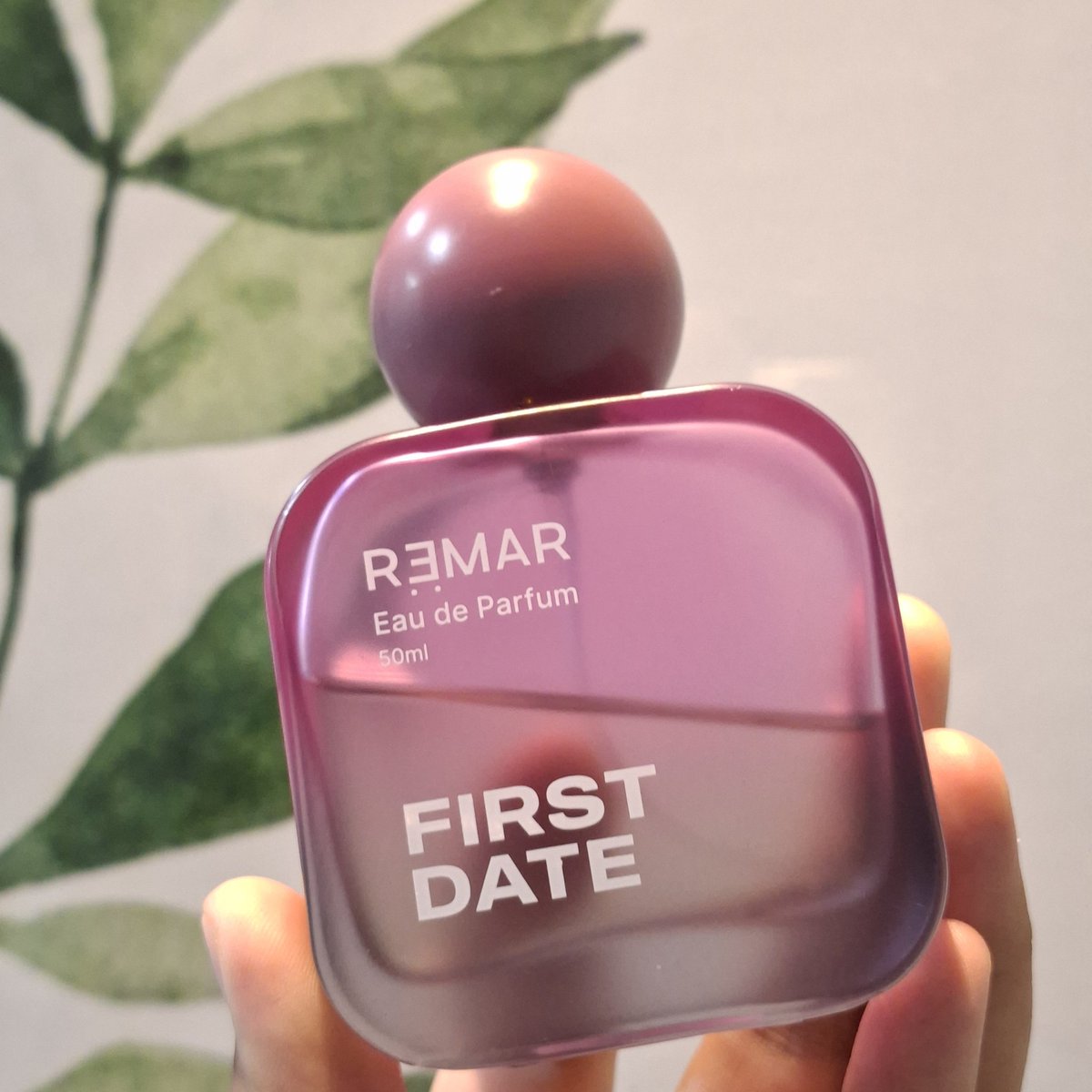 ararhzf's tweet photo. Momen yang aku inget waktu stase jiwa adalah snelliku dihinggapi lebah (atau sejenisnya) karena nyoba parfum baru wkwk https://t.co/L08qXq081A