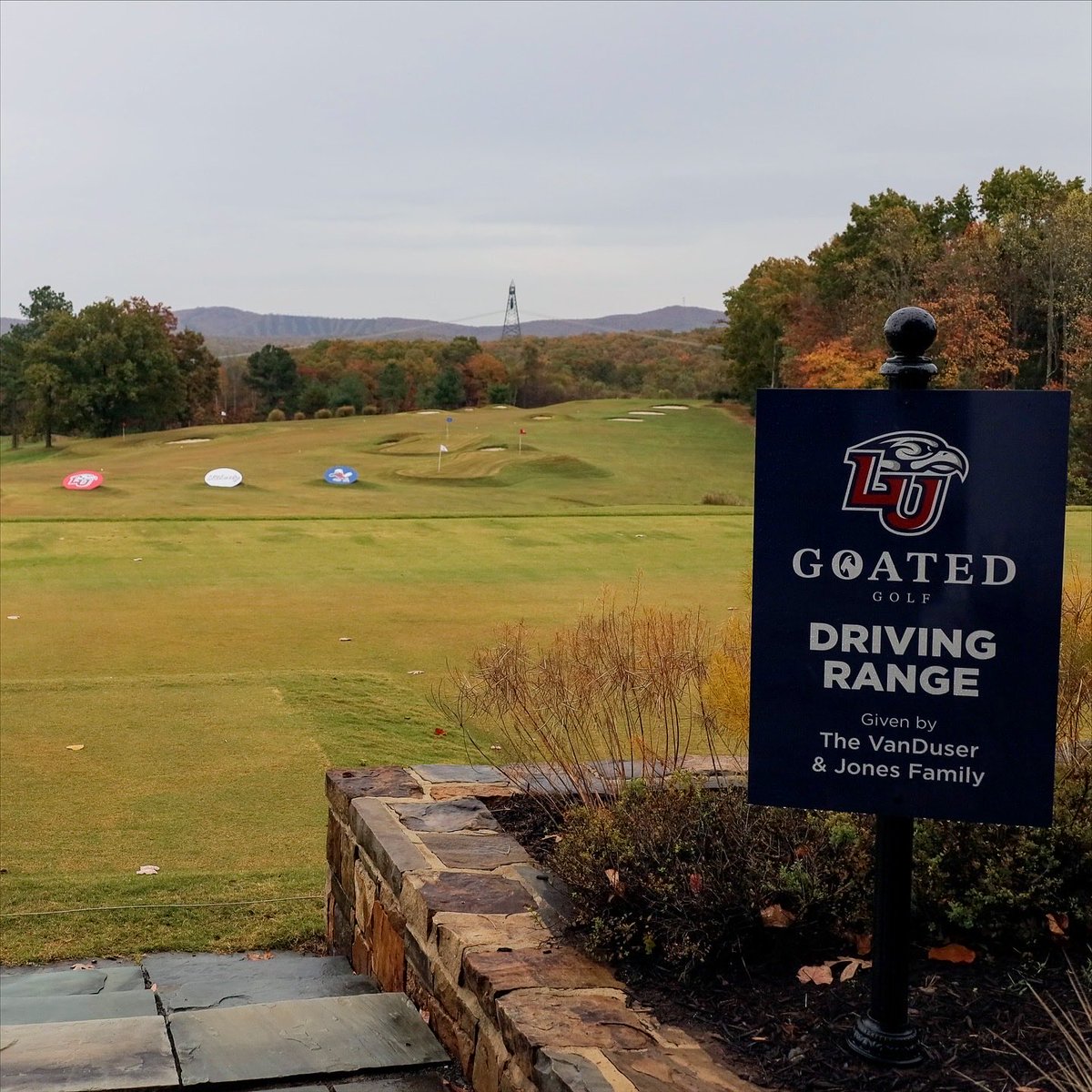 GolfCrusade's tweet photo. In the #collegegolf facility space, @LibertyGolf is ascending to the top of the Mountain! Incredible flexible 6-green, 14-corridor, 18-hole practice course on top of their #goated range &amp; clubhouse. Impressive! More college golf facilities: https://t.co/N0mWXycIWj @LibertyFlames https://t.co/ofEJQ56ef0
