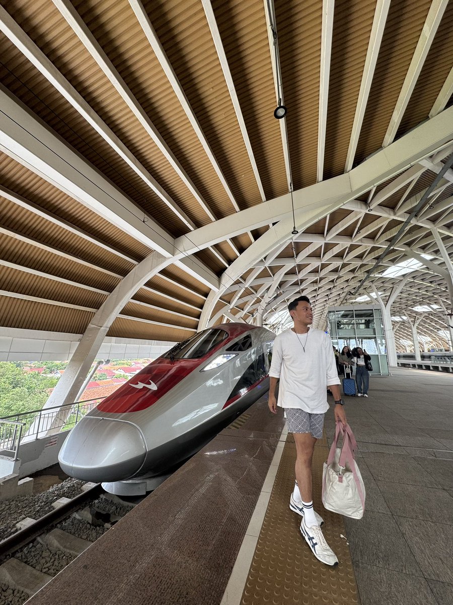 Jakarta🚄💨Bandung riding #whoosh ..Let's go! 😍