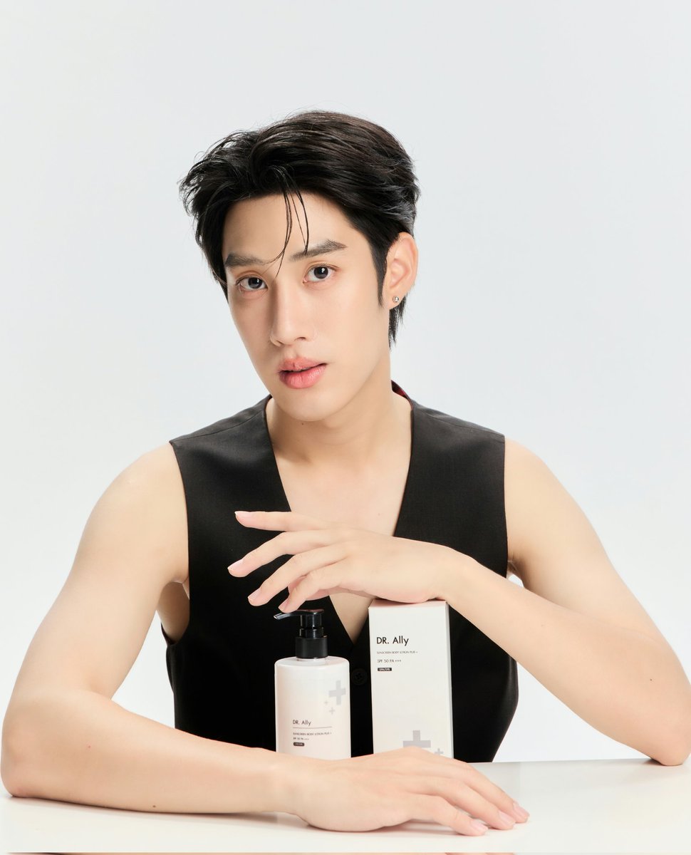 “DR. Ally SUNSCREEN BODY LOTION PLUS SPF 50 PA+++” 💚🩷

โลชั่นบํารุงผิวป้องกันแสงแดด SPF50 PA+++ ปกป้องผิวกายจาก UVA/UVB ด้วยสารกันแดด Olisun
Technology นวัตกรรมจากประเทศอิตาลี ที่ผสานส่วนผสมของ Chemical sunscreen (UV Filter) 

🛡 ป้องกันผิวจากแสง UVA และ UVB
ด้วย SPF 50 PA+++