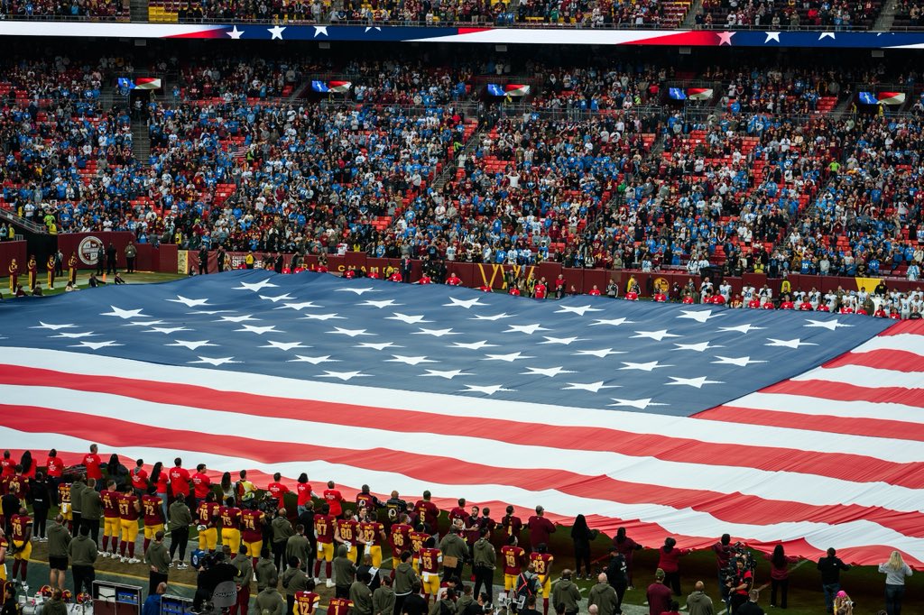 SUNDAY NIGHT FOOTBALL x <a href="/POTUS/">President Donald J. Trump</a> 🔥🏈

President Trump attends the <a href="/Commanders/">Washington Commanders</a> game for NFL’s Salute to Service. 🇺🇸