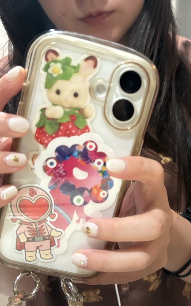 omasu3_m's tweet photo. 好きなものをギュッと詰め込んだケース✨まだなにか入れれないかなって考えてる🫢❤️可能なら森関連希望🌳 https://t.co/spL9ZRGzQe