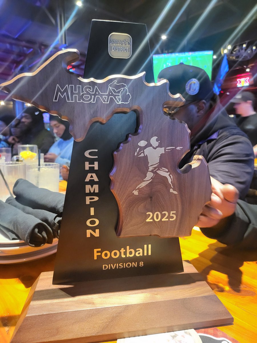 MADISON HEIGHTS FOOTBALL tweet media