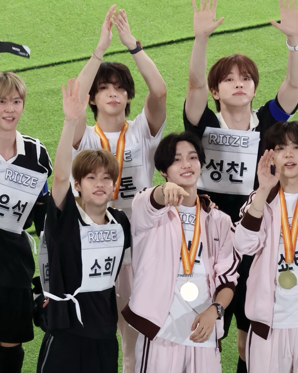 เรื่องกีฬาได้คว้าเหรียญ แต่รางวัลปลายปี ต้องคว้า Trophy มาเท่านั้นนะค้าบ 👏🏻🏆🔥🧡

ขณะนี้ 10.00 น้องข้าวอยู่อันดับ 7 นะคะบรีซจึ วันนี้มาร่วมติด # และโหวตในแอป Mnet Plus กันเยอะๆนะคะ

โหวต #RIIZE ที่ #2025MAMAVOTE กันค่ะ